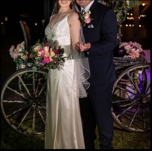 David's Bridal Wedding Dress and Veil size 6